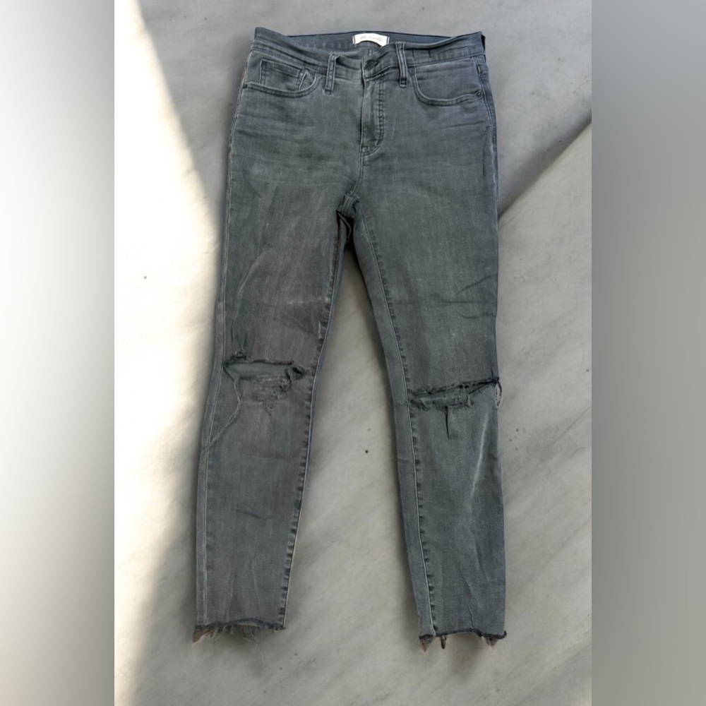 Madewell 9” Mid Rise Skinny Distressed Raw Hem Jeans Size 28 Petite